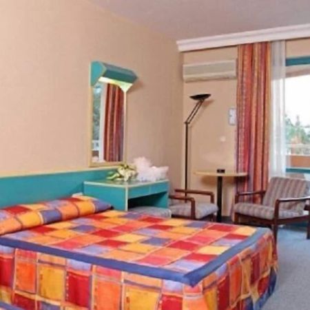 Merlin Beach Park Hotel Tosmur Екстериор снимка