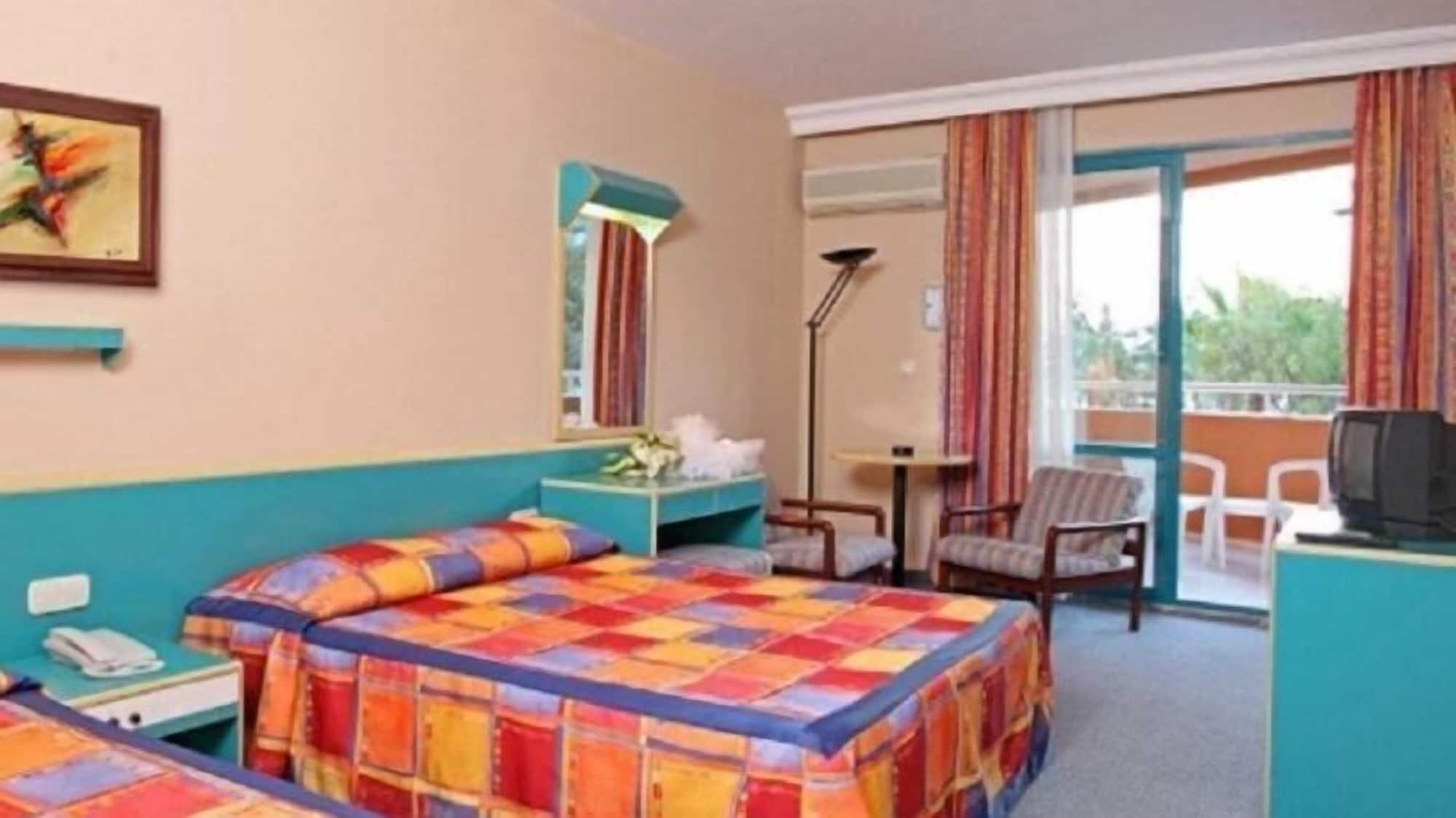 Merlin Beach Park Hotel Tosmur Екстериор снимка