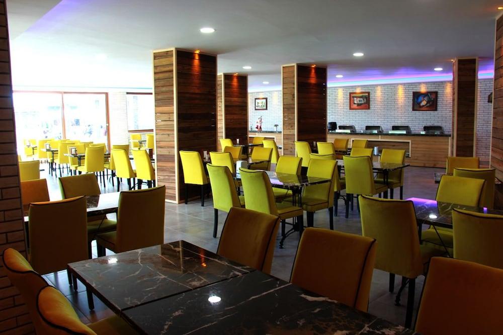 Merlin Beach Park Hotel Tosmur Екстериор снимка